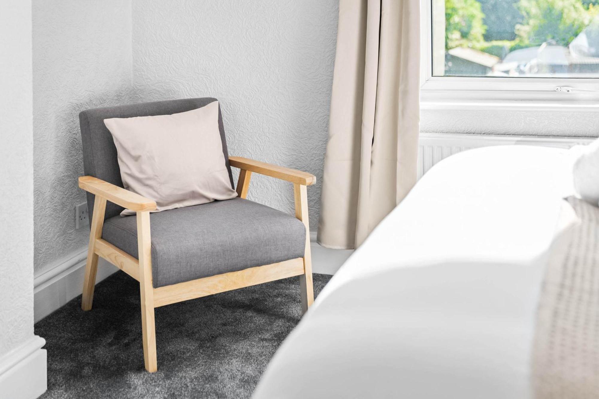 Stylish 3 Bedroom House - 6 Guests - Garden - Parking - Netflix - Wifi - 17M Birmingham Eksteriør billede