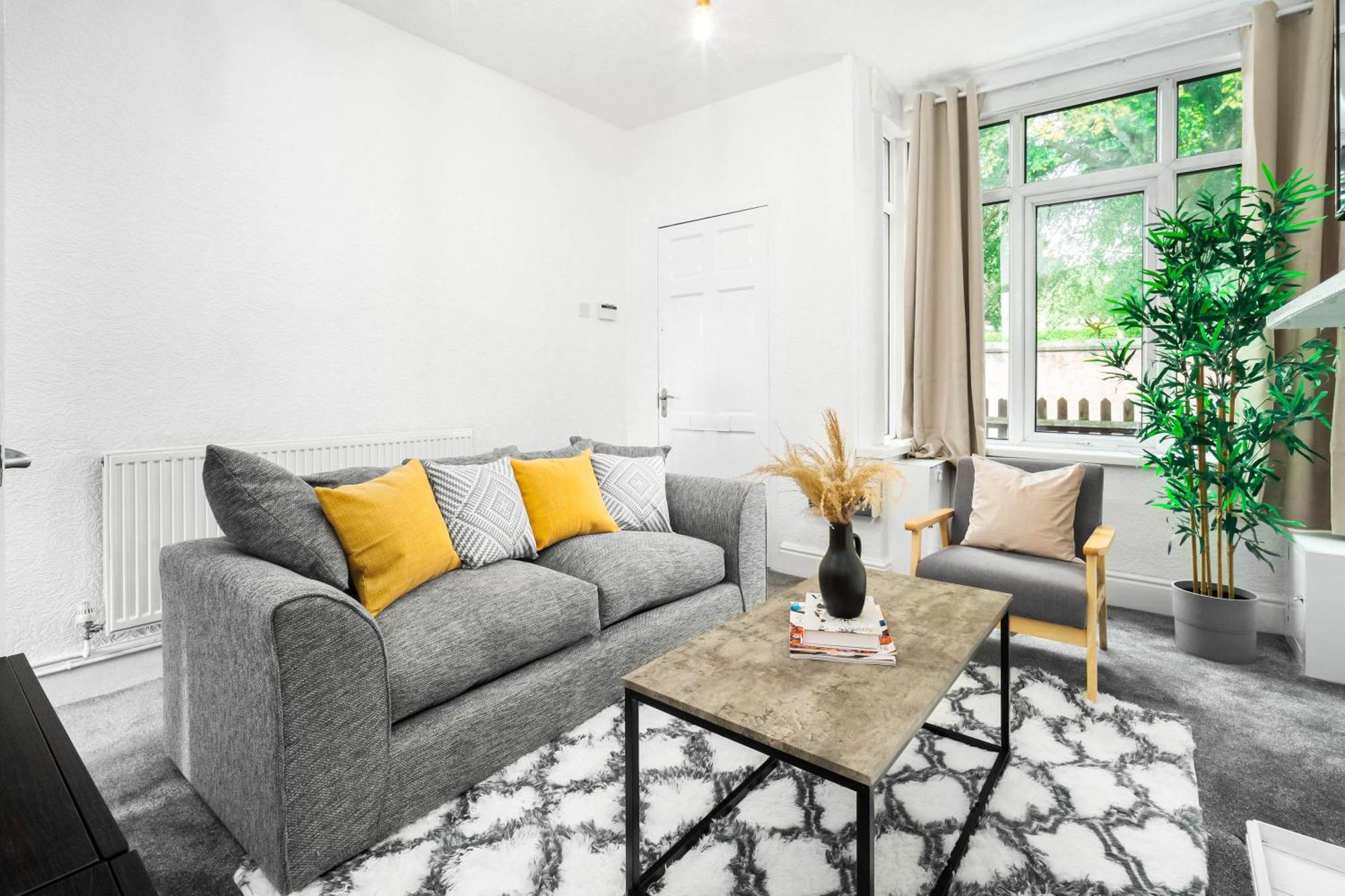 Stylish 3 Bedroom House - 6 Guests - Garden - Parking - Netflix - Wifi - 17M Birmingham Eksteriør billede