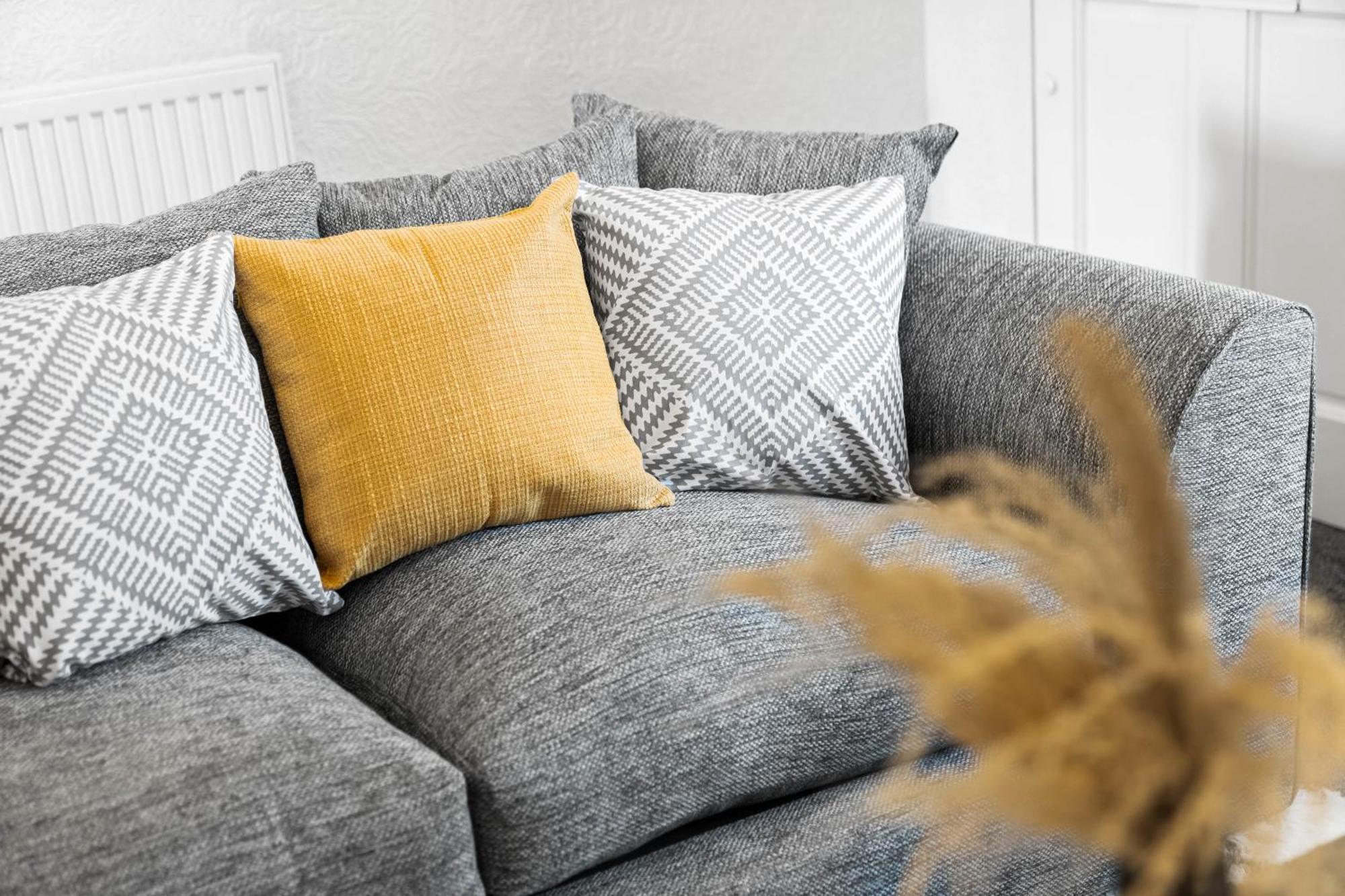 Stylish 3 Bedroom House - 6 Guests - Garden - Parking - Netflix - Wifi - 17M Birmingham Eksteriør billede