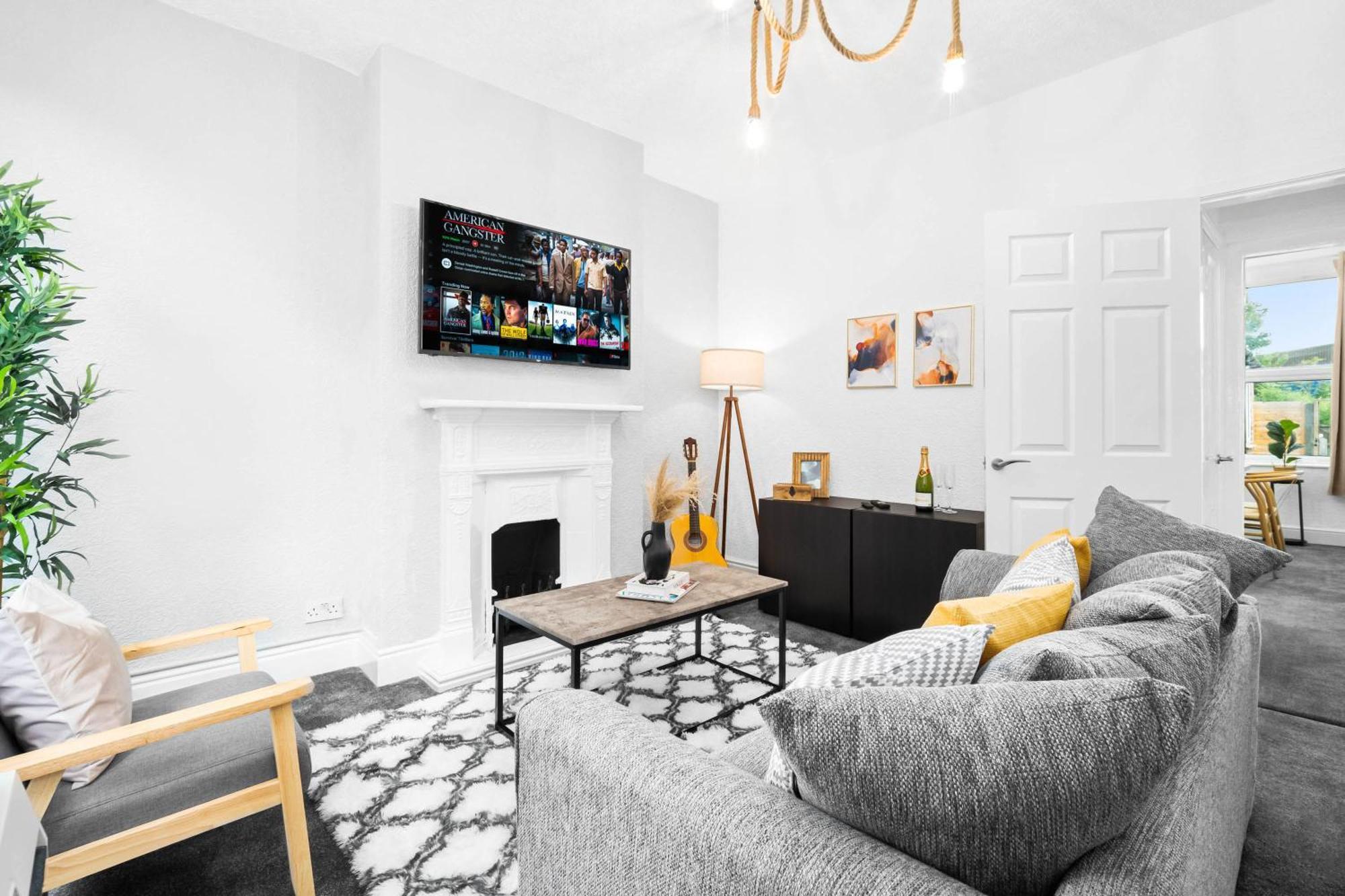 Stylish 3 Bedroom House - 6 Guests - Garden - Parking - Netflix - Wifi - 17M Birmingham Eksteriør billede